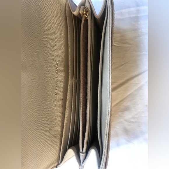 Michael Kors Fulton Continental Flap Wallet Signature MK Vanilla - Picture 5 of 7